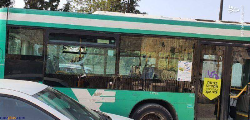 سنگباران اتوبوس حامل صهیونیست‌ها در مسجدالاقصی/ عکس
