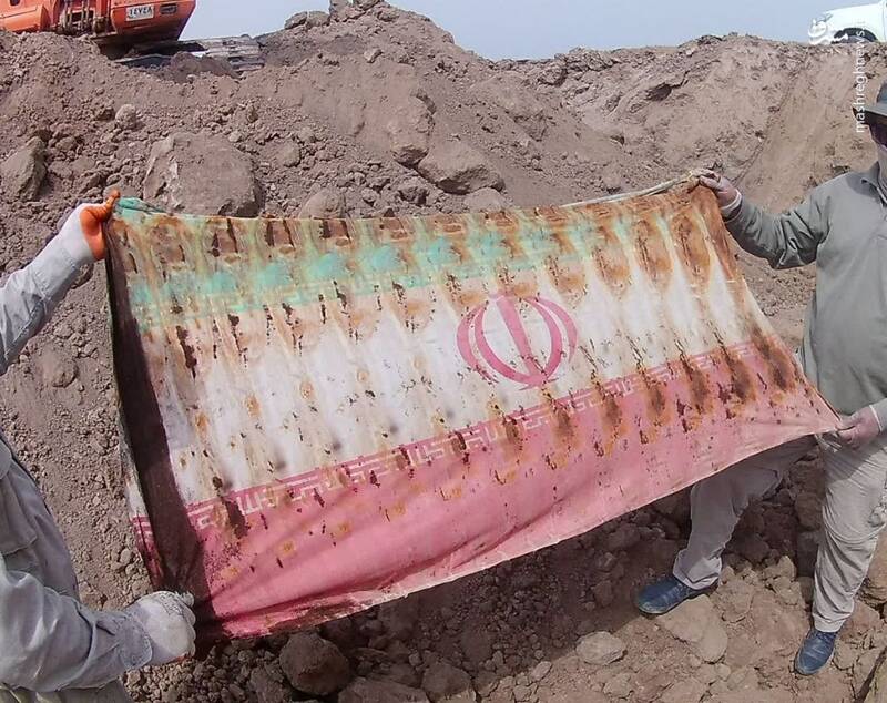 عکس/ کشف پرچم ایران در عملیات تفحص