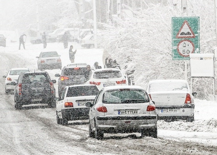 جاده چالوس و تهران-شمال مسدود است/ در برف‌ماندگان باید چه کنند؟