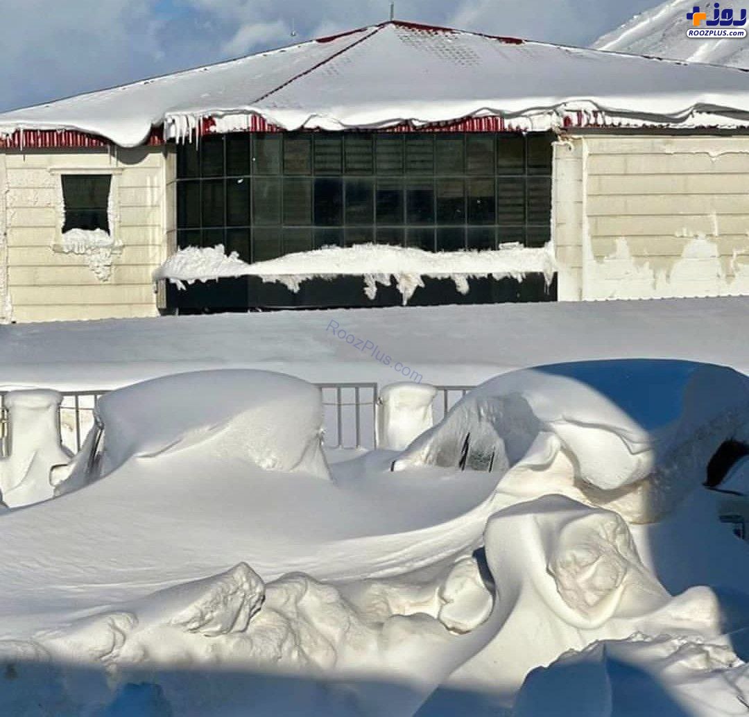عکس/دفن شدن عجیب خودروهای پارک شده زیر برف در مرز حاجی عمران پیرانشهر