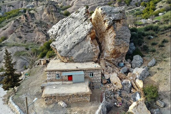 عکس/حال و روز یک خانه روستایی بر اثر زلزله اخیر ترکیه