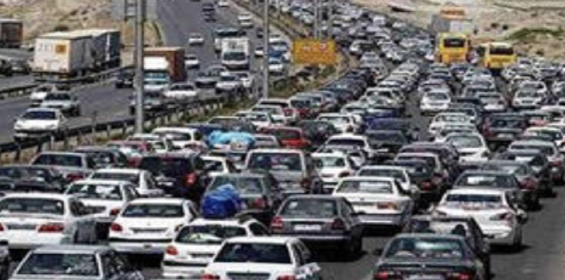ترافیک در آزادراه کرج-تهران نیمه سنگین است