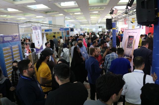 هیاهوی جمعیت در مصلی/ نمایشگاه کتاب شلوغ شد+عکس