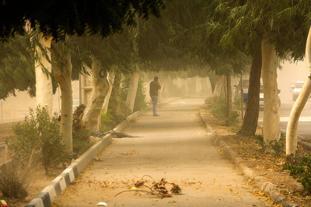 هشدار، خیزش گرد و خاک در نقاط مختلف کشور/ هوای این شهرها غبارآلود می‌شود