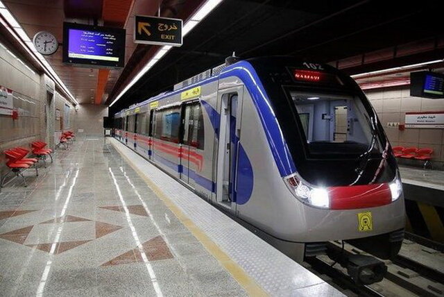 پذیرش مسافر در ایستگاه شهدای هفده شهریور خط ۷ متروی تهران