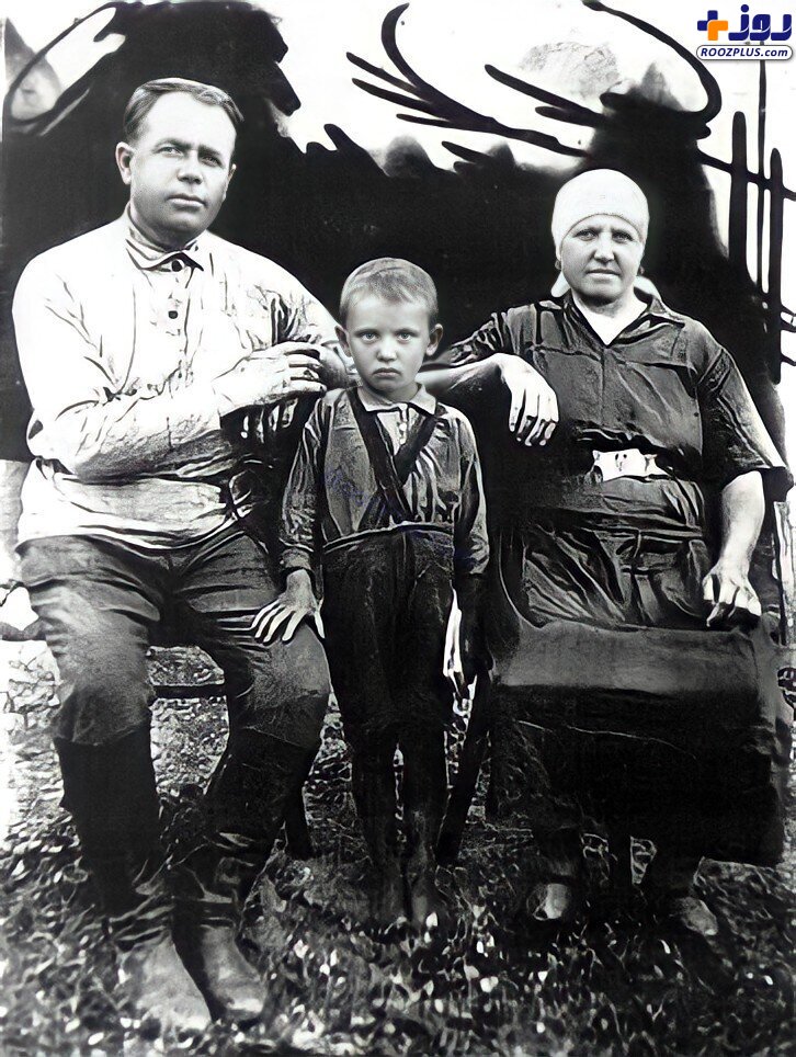 عکس/ گورباچف خردسال در کنار پدربزرگ و مادربزرگش