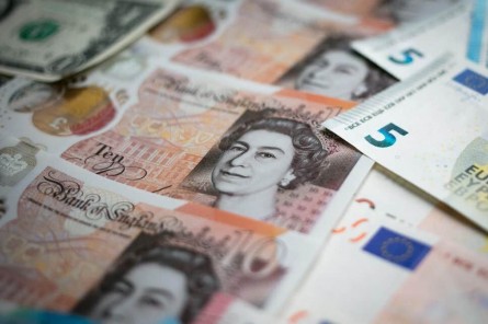 ارزش پوند به پایین‌ترین سطح در ۳۷ سال گذشته رسید