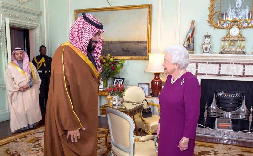 الیزابت دوم بیشترین دیدارها و گفت‌وگوها را در چند سال اخیر با حکام دیکتاتور عرب داشت/ ملکه دیکتاتورها