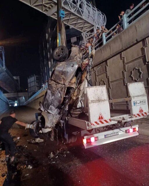 سقوط هولناک یک خودرو از پل صدر تهران+ عکس