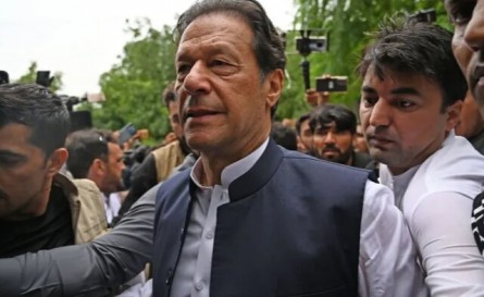 اخباری از زخمی شدن عمران خان در حمله به کاروان او