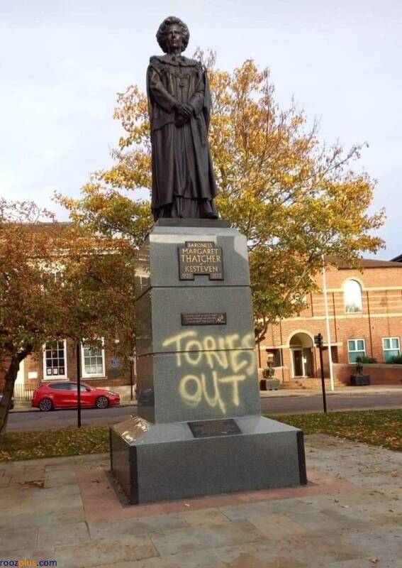 حمله به مجسمه مارگارت تاچر در میانه بحران سیاسی انگلیس+ عکس