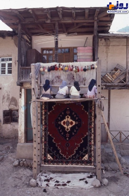 تصویری زیبا از قالیبافان کاشانی در دهه 60