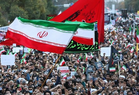 ببینید/ویدیویی از حضور پر شور مردم ایران تنها در مشهد/وقتی از مردم صحبت می‌شود، منظور چنین جمعیتی است