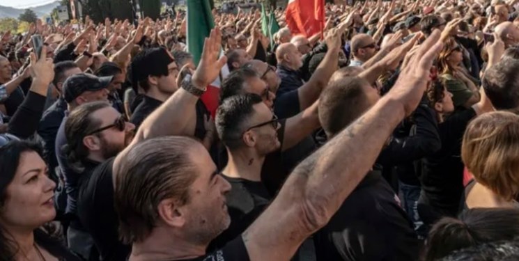 خیزش راست افراطی در اروپا؛ راهپیمایی هزاران نفر در ایتالیا در تجلیل از موسولینی