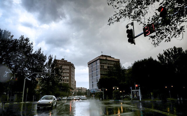 بارش باران در نقاط مختلف کشور/افزایش غلظت آلاینده‌ها در تهران، کرج و اراک