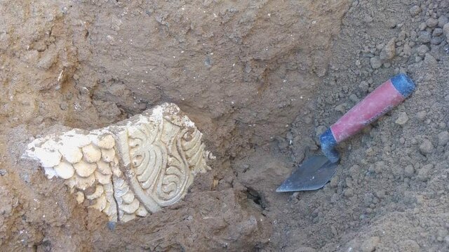 کشف گچ‌بری ۱۷۰۰ ساله در شرق ایران+ عکس