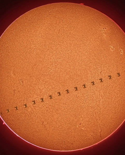 عکس/گذر ایستگاه فضایی از مقابل خورشید