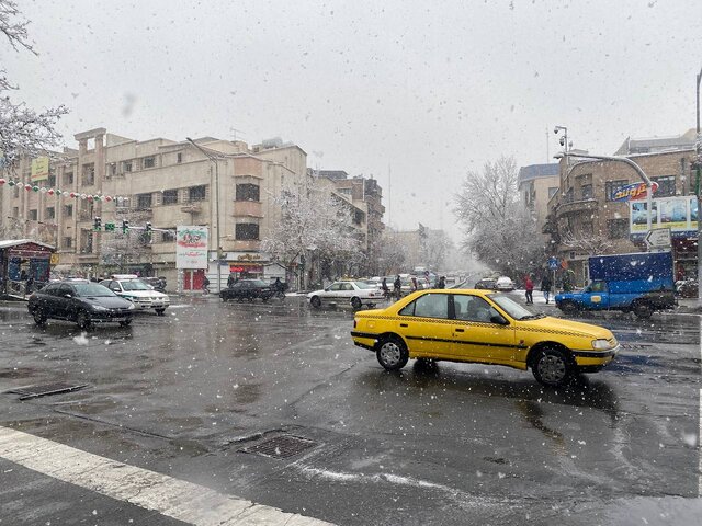 بارش برف و باران در تهران/ احتمال وقوع بهمن در ارتفاعات