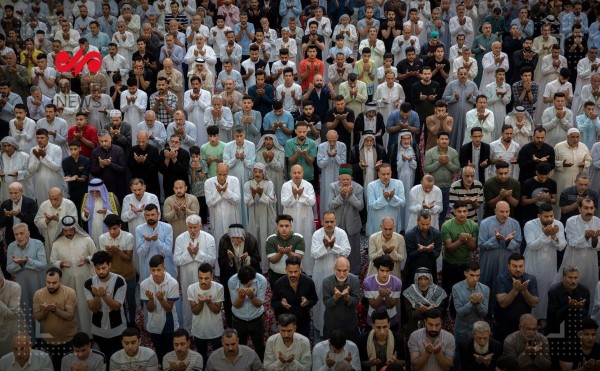 عکس/ برگزاری نماز عید فطر در حرم مطهر حضرت عباس(ع)