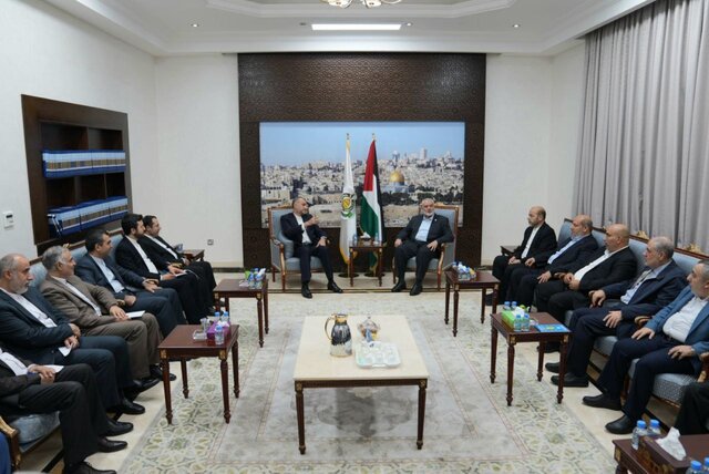 دیدار امیرعبداللهیان با اسماعیل هنیه/از هر ابتکار عمل کشورهای اسلامی در حمایت از ملت فلسطین حمایت می کنیم