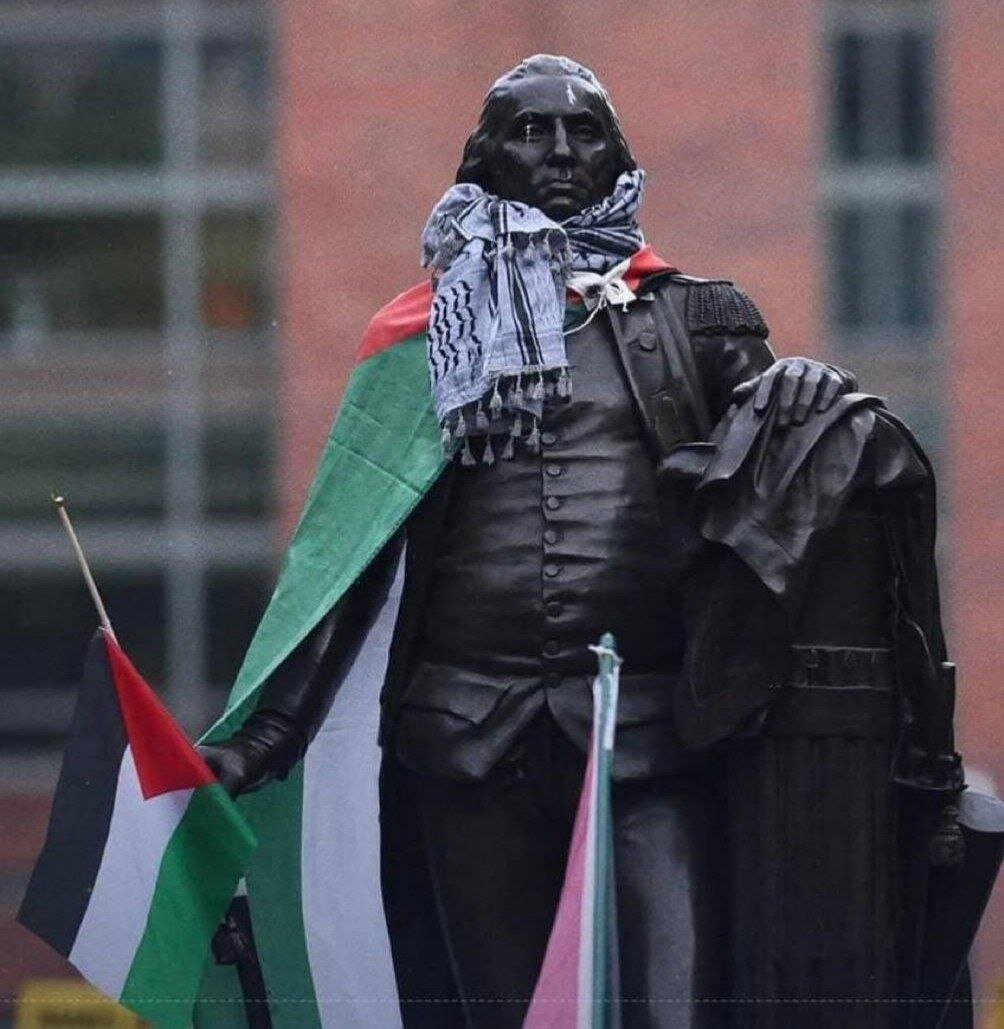 پرچم فلسطین بر گردن اولین رئیس جمهور آمریکا! | عکس