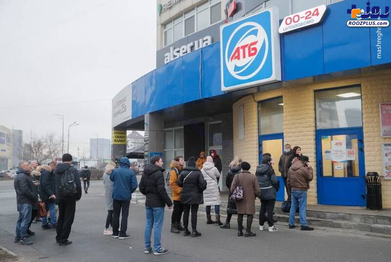 هجوم شهروندان اوکراینی به فروشگاه‌ها +عکس