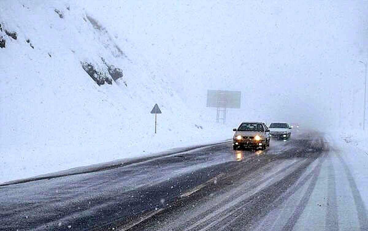 جاده‌های ۱۸ استان زیر برف و باران/ این ۸ راه مسدود است/ محدودیت‌های ترافیکی پایان هفته اعلام شد